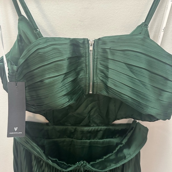 NWT! Lulus Got the Glam Emerald Green Pleated Cutout Maxi Dress. Medium $128 - Picture 5 of 8